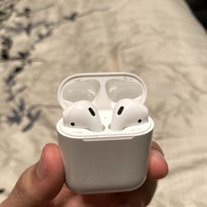 Apple AirPods 2nd Generation